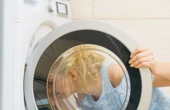 Çamaşır Makinesi Lastiğindeki Siyah Küf Lekeleri Nasıl Temizlenir?